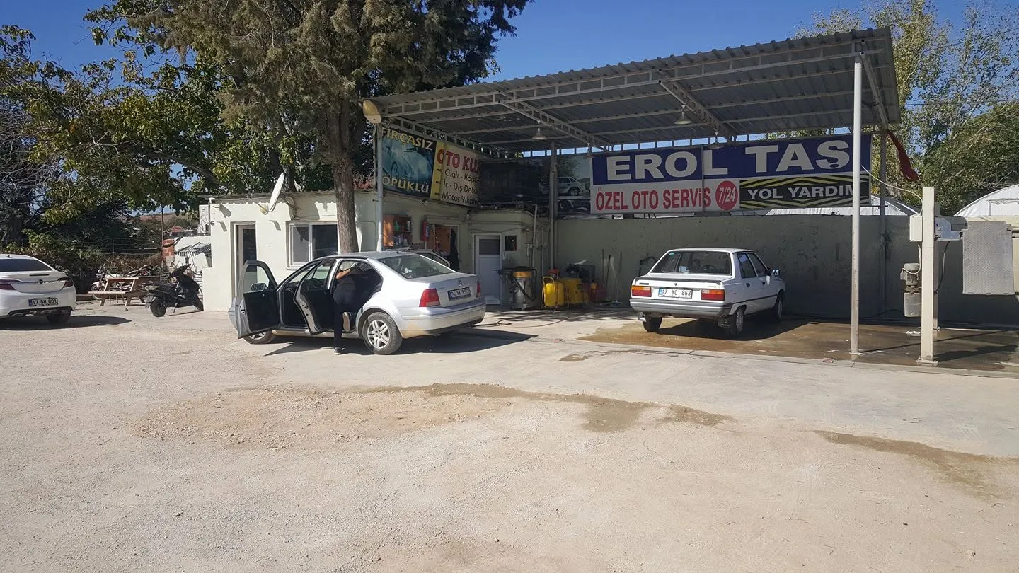 Erol Taş Özel Oto Servis yıkama ve yol yardım alanı