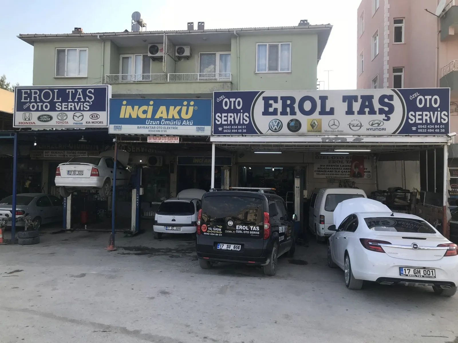 Erol Taş Özel Oto Servis tabelası ve atölye girişi